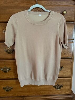 Classic Short Sleeve Knit Sweater - Khaki color